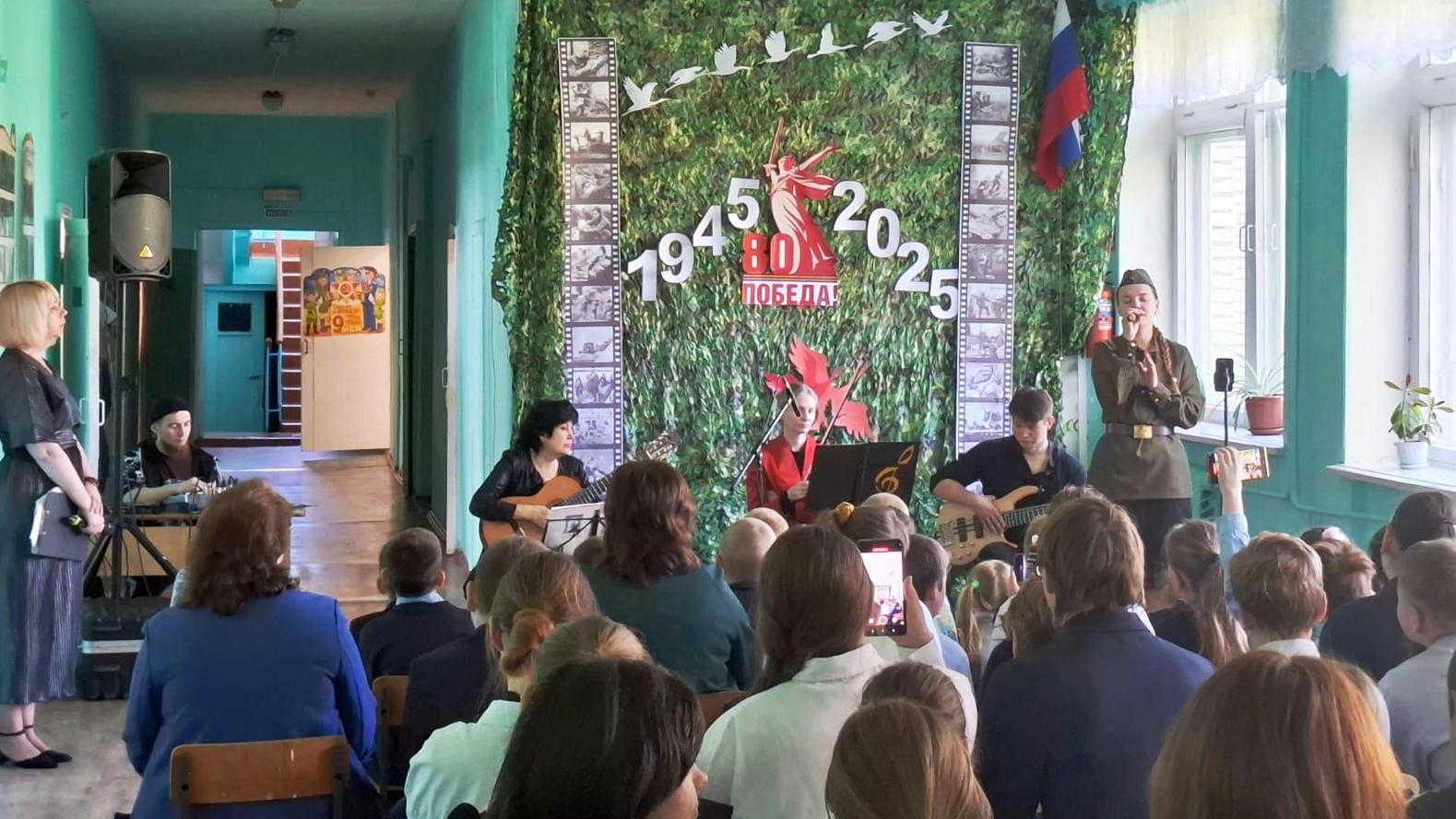 Творческий коллектив «Экспромт» выступил для  школьников с. Оленевки Творческий коллектив «Экспромт» выступил для  школьников с. Оленевки